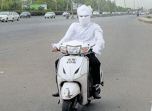 Hot and humid weather conditions prevailed in several parts of the country on Thursday with Jaisalmer scorching at 43 degrees Celsius even as rain lashed Uttar Pradesh. File phto