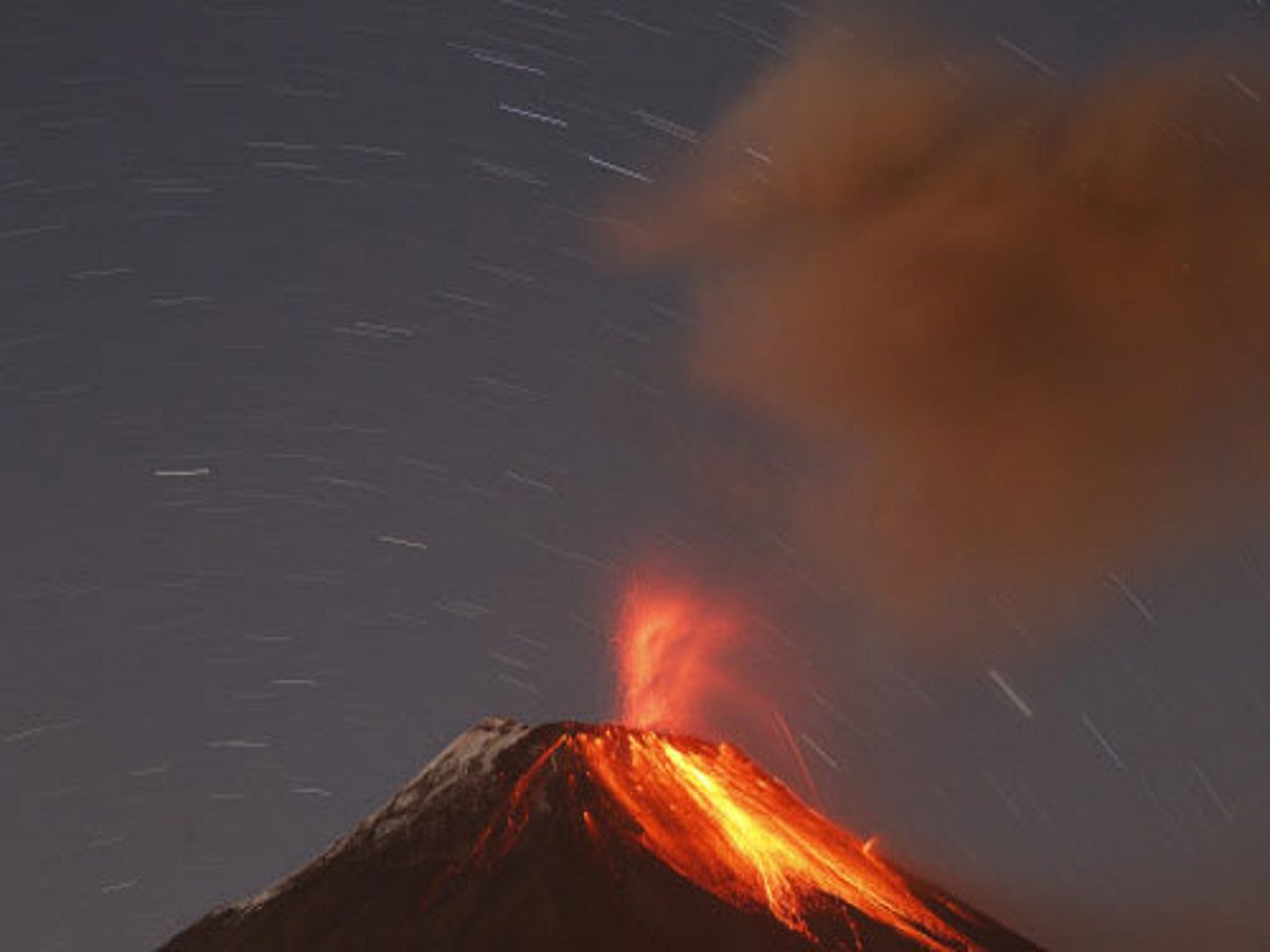 Volcanoes go quiet before they erupt: study
