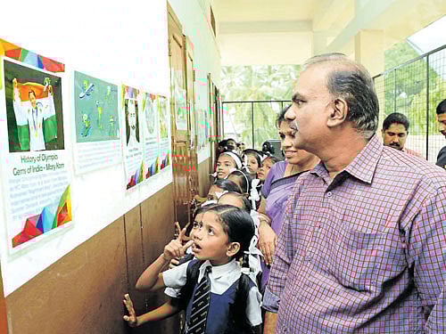 M C Vasisht with schoolchildren at the photograph exhibition on Olympic Games.