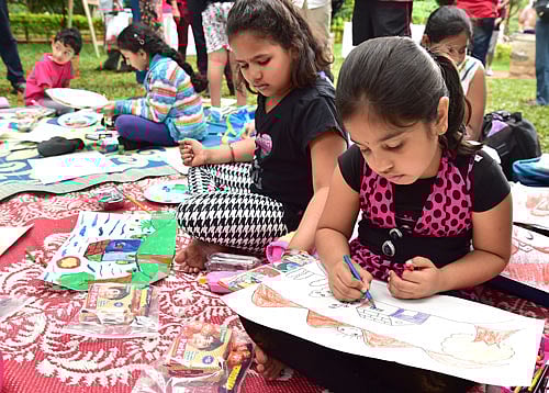 Children participate in the Art Sunday programme organised at Cubbon Park.  DH photo