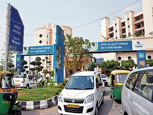 Apollo Hospital authorities were left red-faced when police unearthed the kidney trade racket, which involved assistants to two doctors at the private hospital. At government-run RML Hospital (top), there are always more patients than beds. DH