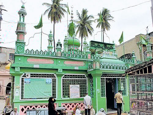 in honour of Dargahs of Hazrath Tawakkal Mastan Baba and Hazrath Manik Baba in Bengaluru. photos by author