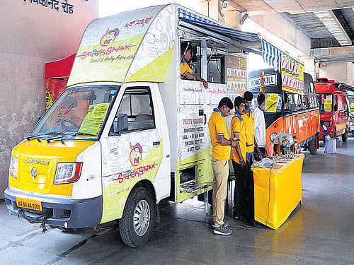 Food trucks in Koramangala. DH PHOTO
