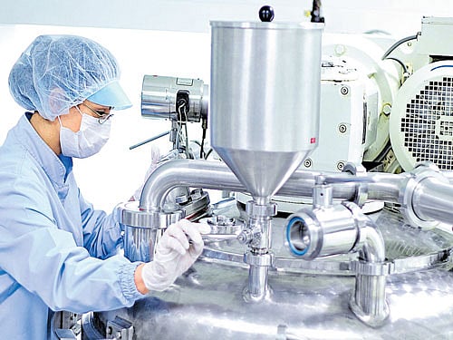 protection The main responsibility of a safety manager is to protect the company and workers from common workplace hazards.