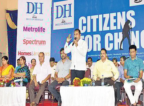 Satish Reddy, MLA, speaks at the Citizens for Change, an interaction programme organised by Deccan Herald and Prajavani at Bommanahalli constituency on Saturday. Corporators R Prabhavati Ramesh, BM Shobha Muniramu, Gurumurthy Reddy, K Narayan Raju, joint director,BBMP, NMuniraju and C R Rammohan Raju, corporator, are seen. DH PHOTO