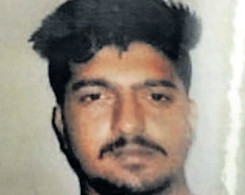 He had given a false address to the police and had told the police that he was car driver of Khandya Praveen ad was a resident of Vijayapura.
