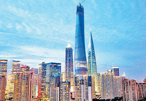 For the new technology, Mitsubishi Electric first developed a winding machine and a control panel to enhance operation and controllability.