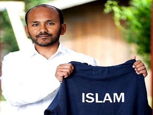 Islam was waiting for a group of pupils from the Academy in Hertfordshire, who were on a Duke of Edinburgh assignment and the pub was the agreed meeting point. Screen grab.