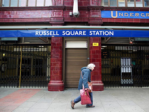 One killed, 5 injured in London knife attack