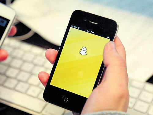 The application Snapchat, which young people are embracing, to cover their digital tracks. INYT