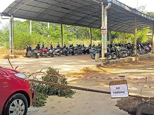 Besides Peenya, Baiyappanahalli, Dasarahalli, Yeshwantpur, Soap Factory and Mahalakshmi metro stations, BMRCL has introduced the pay-and-park system at Swami Vivekananda Road, Nagasandra, Jalahalli, Magadi Road, Hosahalli and Mysuru Road stations, a senior official said. DH file photo