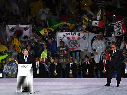 President of the IOC Thomas Bach declares the 31st Olympiad closed and says goodbye. Courtesy: @Rio2016