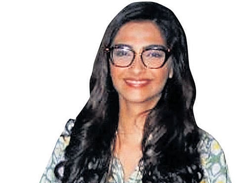 CHARMING Sonam Kapoor