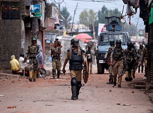 Huge protests and freedom rallies by various sects-Deobandis, Barelvis, Jamiat-I-Ahlihadith and Jamat-I-Islami -under the banner of Itihad-I-Milat have become a norm in south Kashmir villages during the ongoing unrest triggered by the killing of Hizbul commander Burhan Wani on July 8. The government has failed to contain the rallies. Reuters file photo