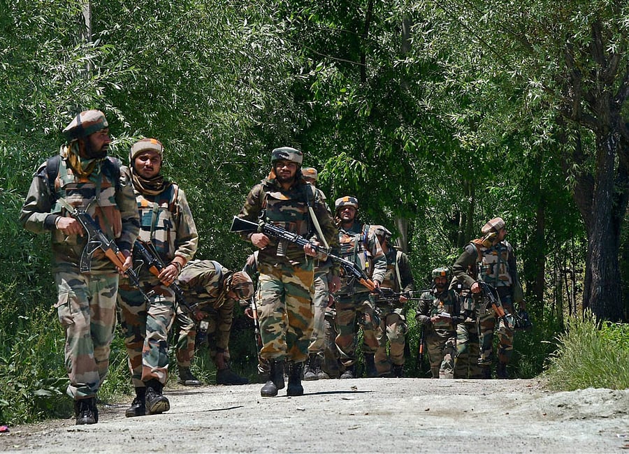 The three service chiefs Gen Dalbir Singh Suhag, Admiral Sunil Lanba and Air Chief Marshal Arup Raha had taken up the salary discrepancy issue  with Defence Minister Manohar Parrikar. pti filep hoto