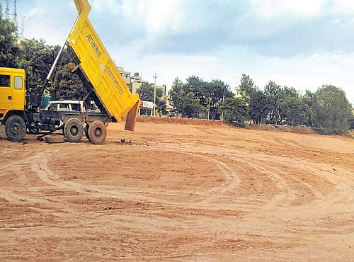 A tipper dumps soil on the Doddabommasandra lakebed