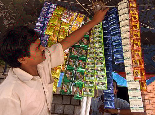 They also urged the government to remove tobacco and cigarette vendors from near school and college premises. dh file photo