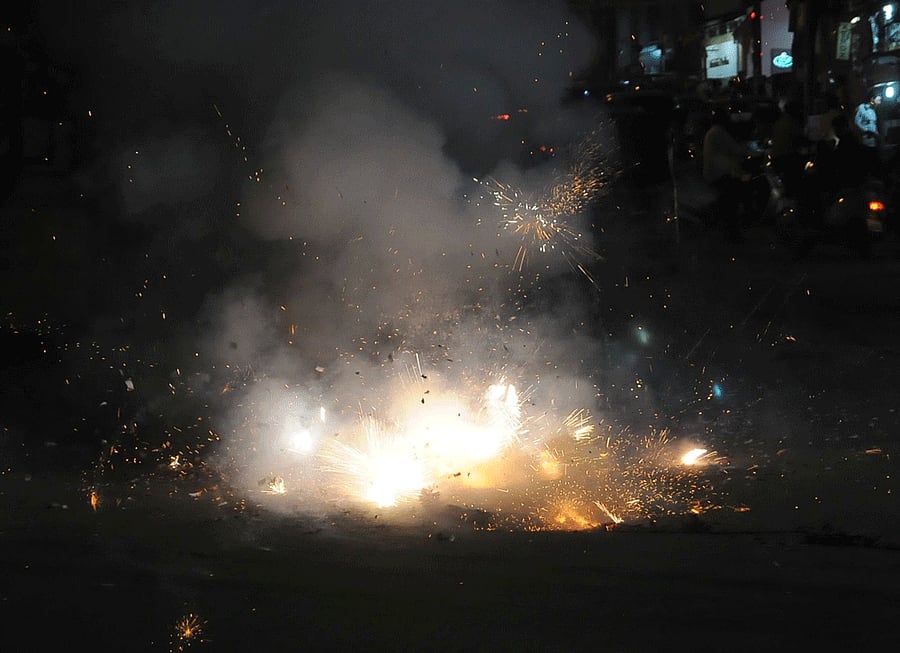 The Centre's System of Air Quality and Weather Forecasting and Research (SAFAR) recorded the level of respirable pollutants, PM 2.5 and PM 10, at 283 and 517 micrograms per cubic metre respectively around 8 PM, violating the safe limits by multiple times. DH file photo