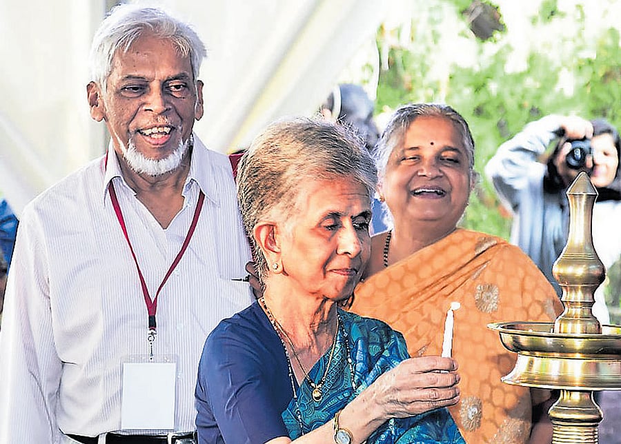 Novelist Shashi Deshpande inaugurates the Bangalore Literature Festival on Saturday.  Writers K V Thirumalesh and Sudha Murty look on. dh photo
