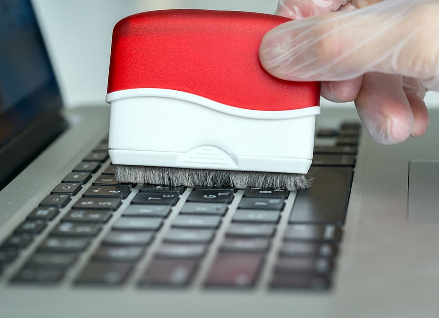 Rules: Don't dust, clean or wipe a gadget when the power is on.