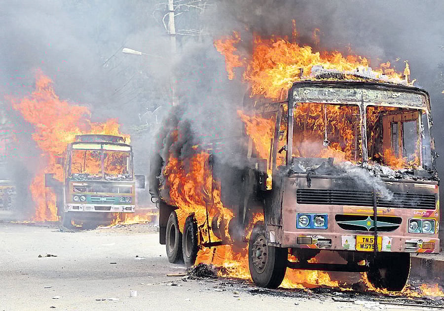 Violence broke out over the Cauvery water issue in Bengaluru. DH File photo