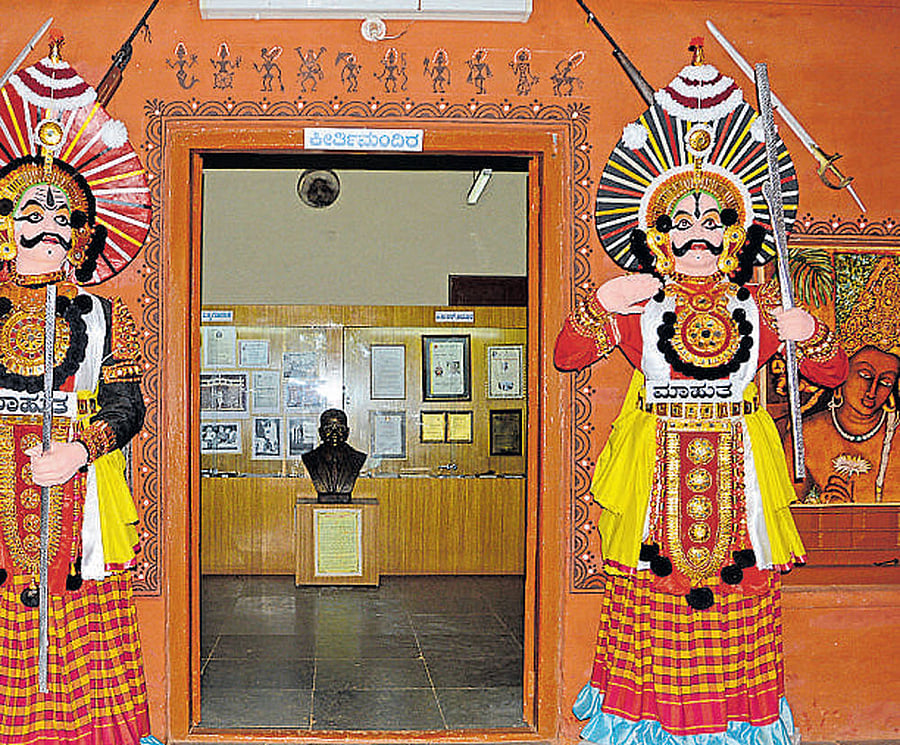 Front view of the museum in Dharwad. Photo By kumar katenahalli