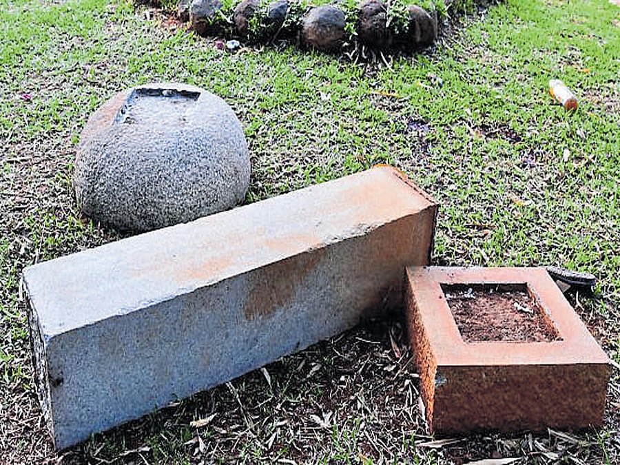 The granite bird bath which caused the boy's death at the Bonsai Park in Lalbagh on Monday. Photo/KRISHNAKUMAR P S