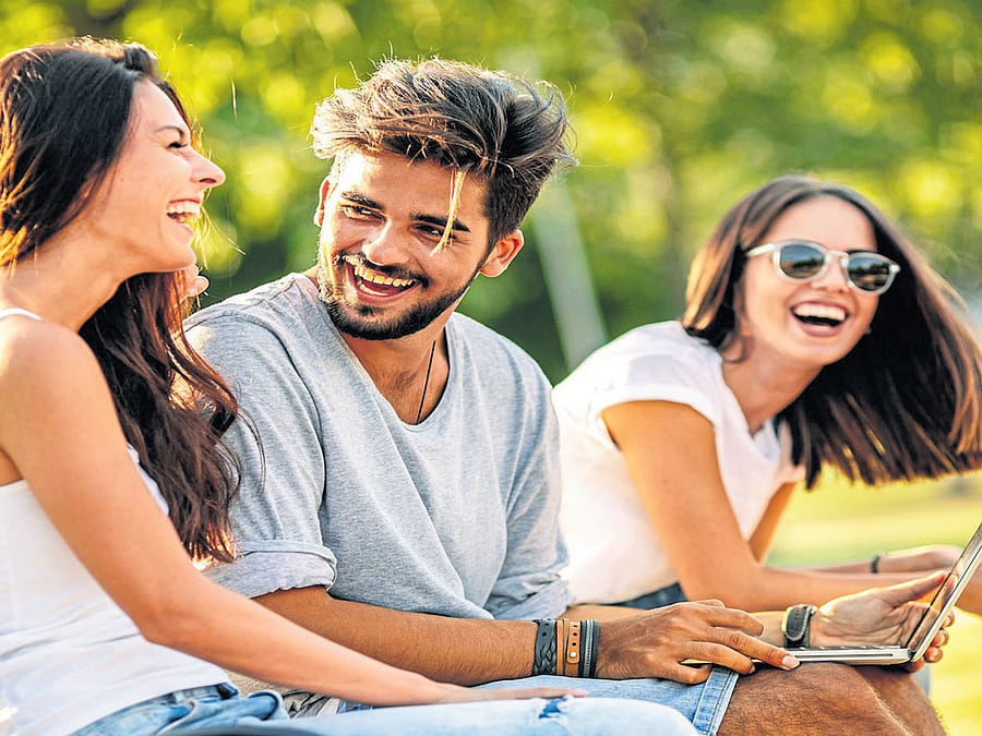 LOOKING FORWARD Youngsters in the city are celebrating New Year with their friends.