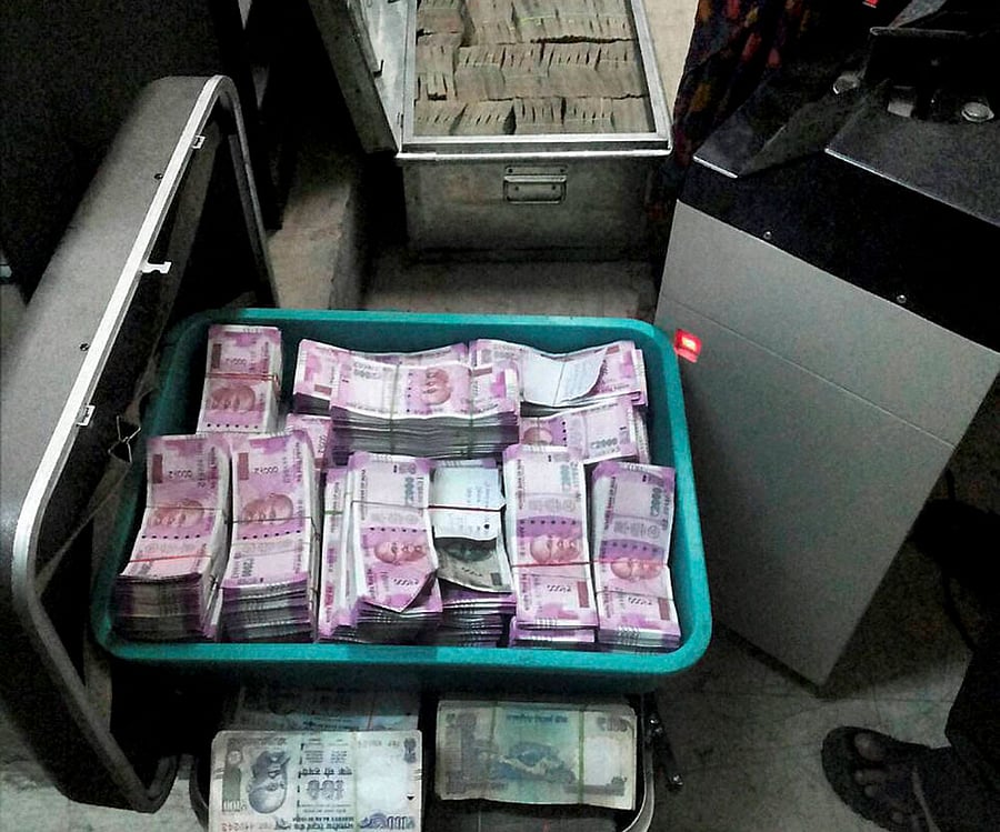 The department, they said, has seized cash and jewellery worth over Rs 549 crore during the same period even as the new currency seized (majority of them Rs 2000 notes) is valued at about Rs 105 crore. DH file photo