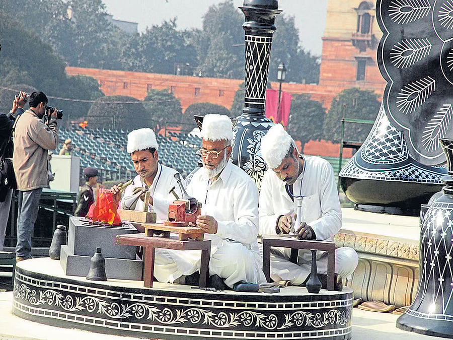 PROUD MOMENTShah Rashid Ahmed Quadri represented Karnataka on Republic Day in 2011 as a part of the bidriware tableau