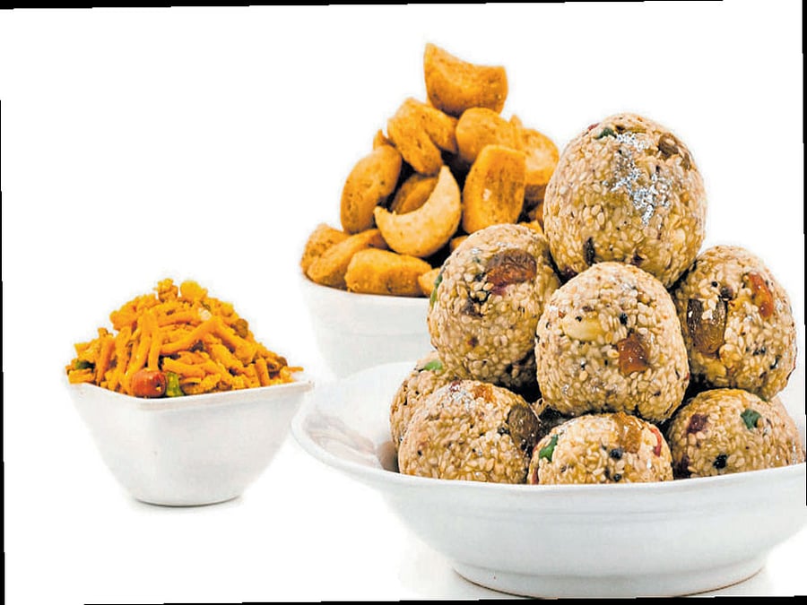 delectable 'Namkeen' snacks and 'Til ka laddoo'.