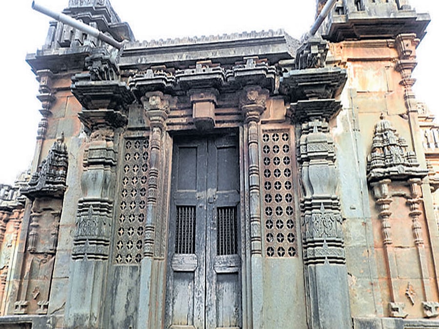 ARCHITECTURAL MARVEL A view of Chandramouleshwara Temple in Hubballi; (top) Banashankari Temple. PHOTOs BY AUTHOR