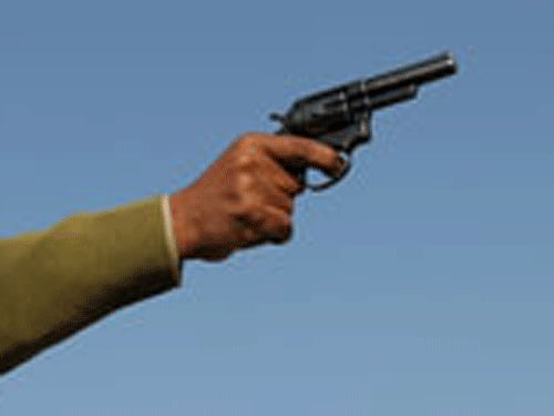 Inspector fires at suspected robbers in JP Nagar