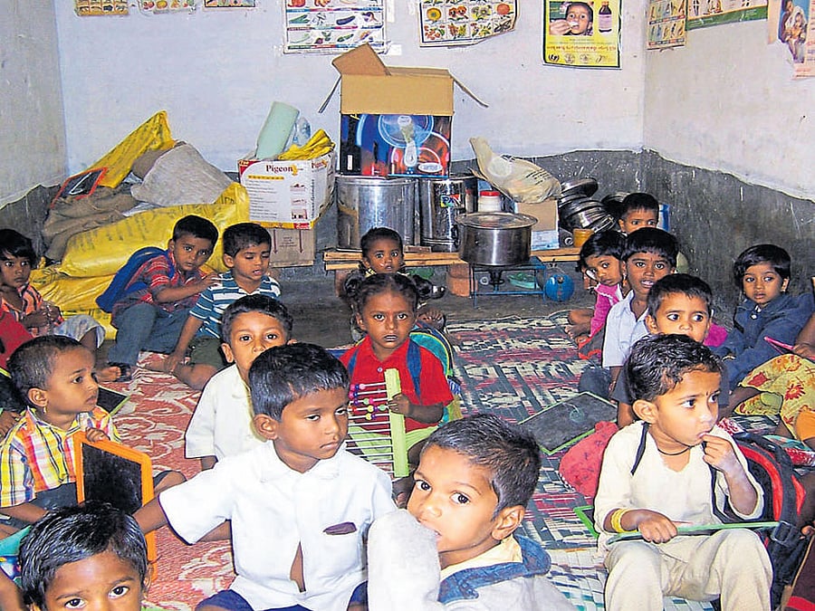 The percentage of three-year-old children enrolled in anganwadis dropped from 89.9% in 2014 to 71.3 % in 2016. Similar trends are seen for children aged four as well, according to the ASER study. DH File Photo