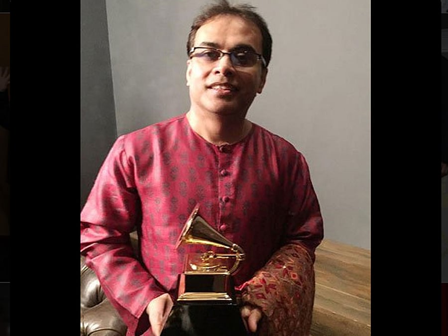 Das has been performing with Yo-Yo Ma, a respected and multiple Grammy-winning Cellist, since the inception of Silk Road Ensemble. Screengrab