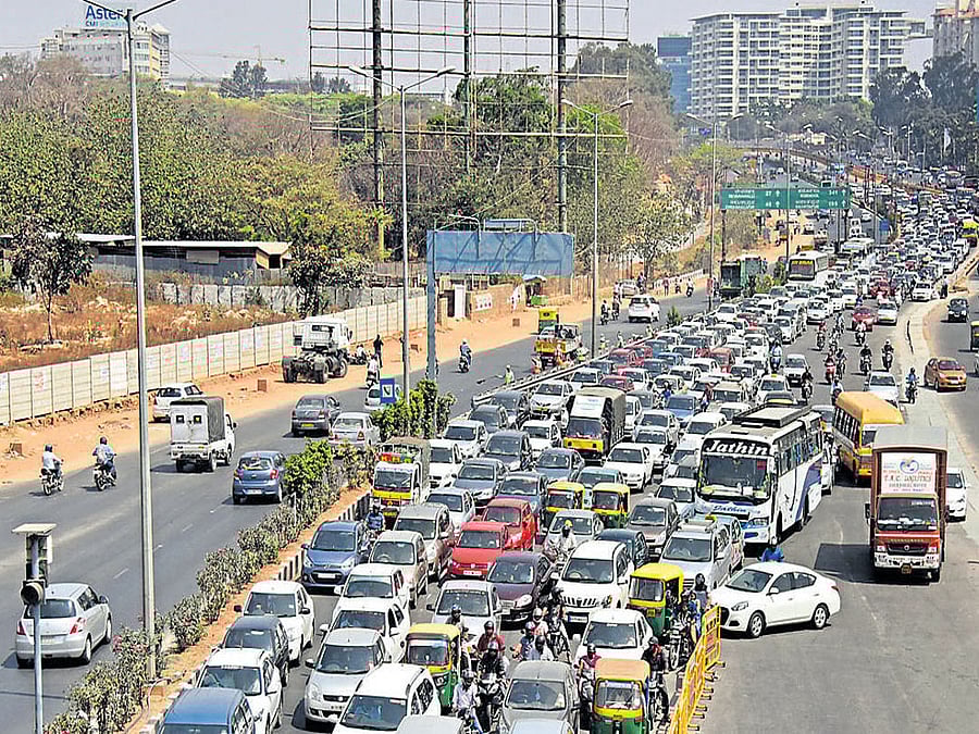 CAUSE OF CONCERN Bengalureans feel that the city's traffic woes need to be addressed before the government opts for an ambitious project like the Hyperloop. DH PHOTO