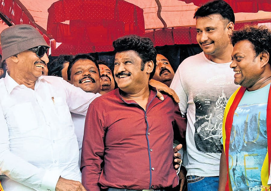 Actors Jaggesh, Darshan Thoogudeepa, Sadhu Kokila and Kannada activist Vatal Nagaraj take part in a protest against dubbed films at the Freedom Park on Thursday. DH&#8200;photo