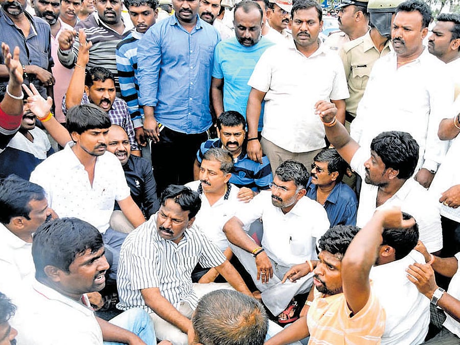 BJP workers stage a protest on Hosur Main Road in Bommasandra after the murder of their leader Srinivasa Prasad on Tuesday. DH Photo