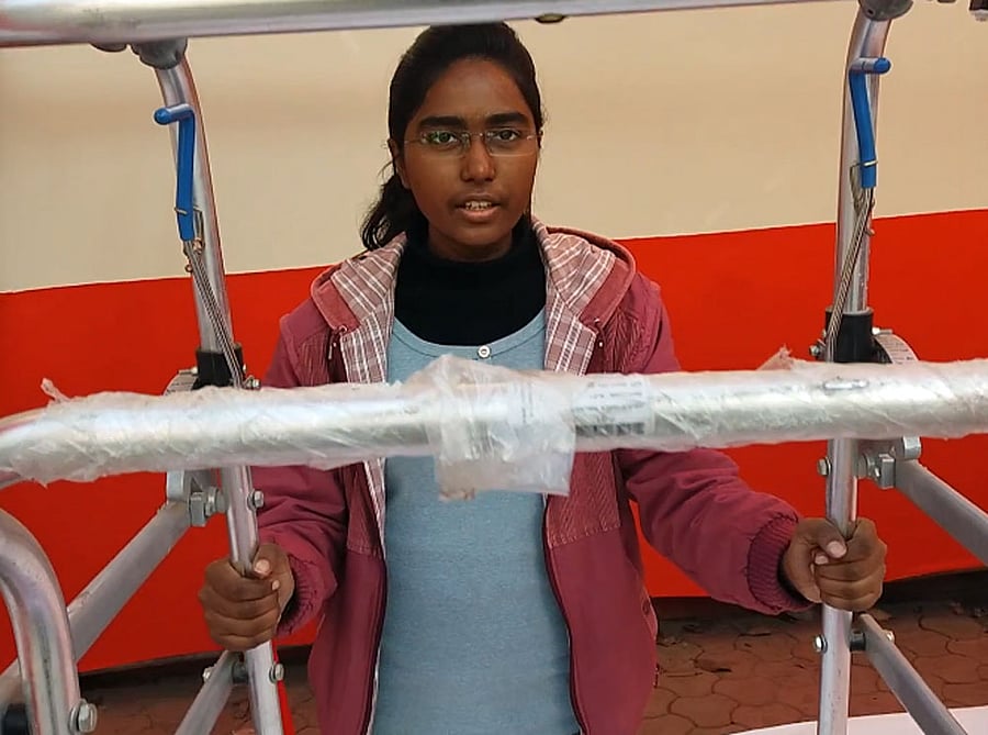 Shalini said the idea came to her mind when she saw her grandfather struggle while climbing stairs as traditional walkers were not apt for walking on an uneven surface. Video grab
