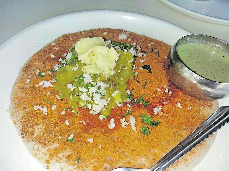 tradtional fare 'Set dosa' and (below) 'Masala dosa'.