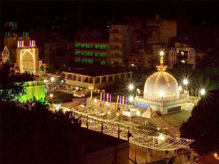 Due to strained relations between India and Pakistan, visit to the sufi mystic's shrine has not been a cakewalk for around 402 pilgrims from Pakistan. PTI File photo