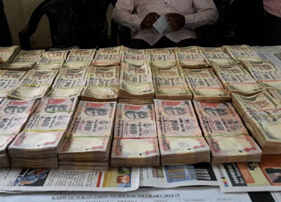 The sleuths had arrested a realtor, Nanjunda, when he was trying to exchange demonetised notes on March 28, and had recovered Rs 3 crore worth old notes from him. DH File Photo