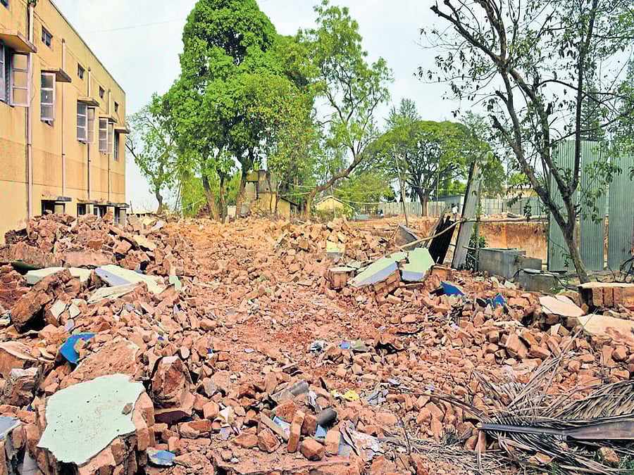 A building near KR Puram railway station makes way for Baiyappanahalli-Whitefield Metro line. DH Photo