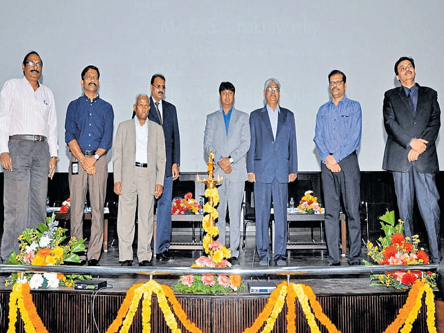 August gathering The dignitaries on stage.