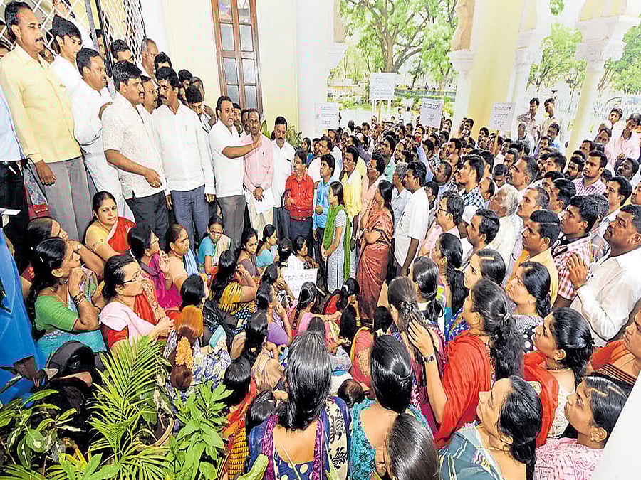 People's representatives urge the agitating Mysuru City Corporation (MCC) staff to withdraw their protest on the MCC  premises in Mysuru on Wednesday. Mayor M J Ravikumar, Corporators Nandeesh Preetham, Sandesh Swamy, B L Bhyrappa are also seen. DH photo