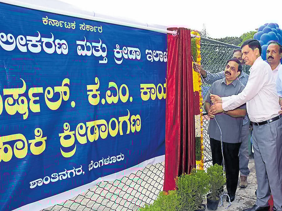 name game! (From left) Karnataka Olympic Association President K Govindaraj and Additional Chief Secretary to the Karnataka Government Rajneesh Goel inaugurate the relaid astroturf at the Field Marshal KM Cariappa stadium in Bengaluru on Thursday. DH photo