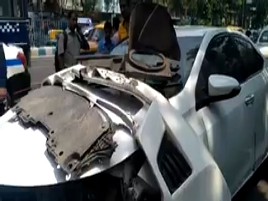 The car that the deceased Sonika and injured Vikram were travelling in. Screengrab from Twitter.