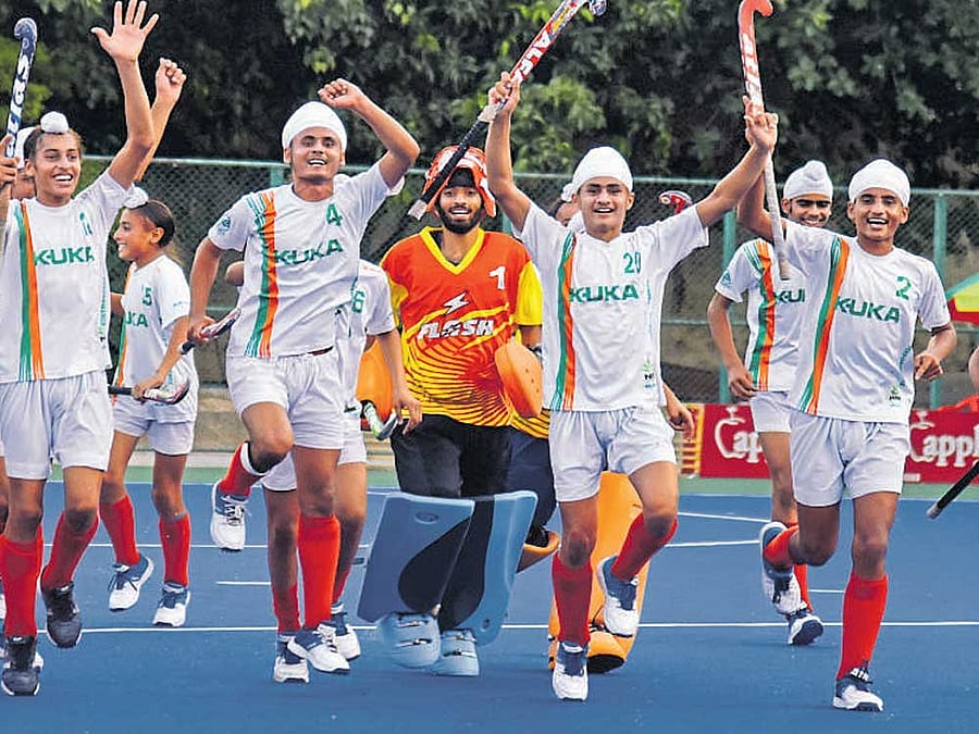 Namdhari XI players celebrate after clinching the 'B' Division title. DH PHOTO