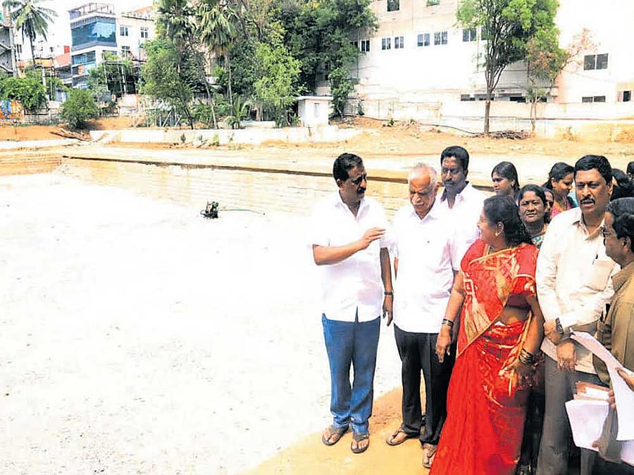 Jayanagar MLA B N Vijayakumar and Mayor Padmavathi at a function to launch work for the construction of a swimming pool in Byrasandra, Jayanagar on Thursday. DH Photo