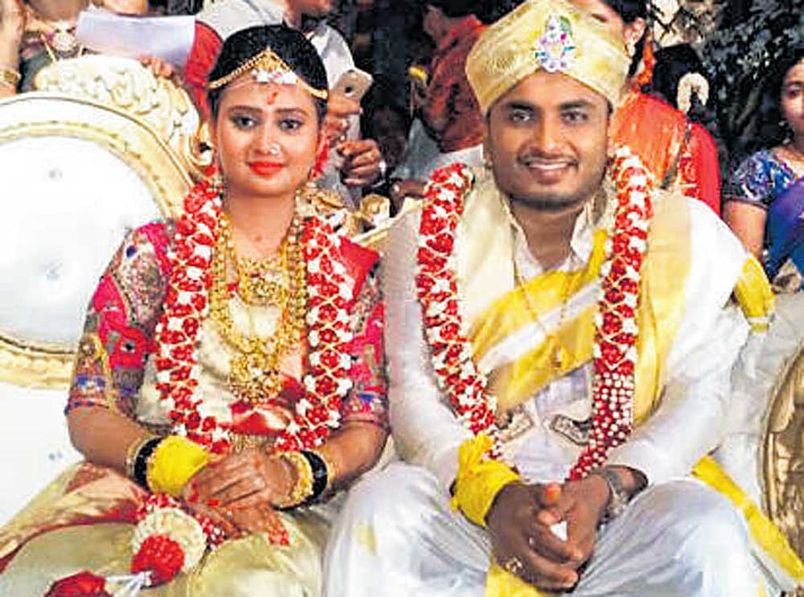 Kannada actor Amulya with her groom Jagadish R Chandra after their wedding at Adichunchanagiri Mutt in Mandya district on Friday. Photo by Special arrangement